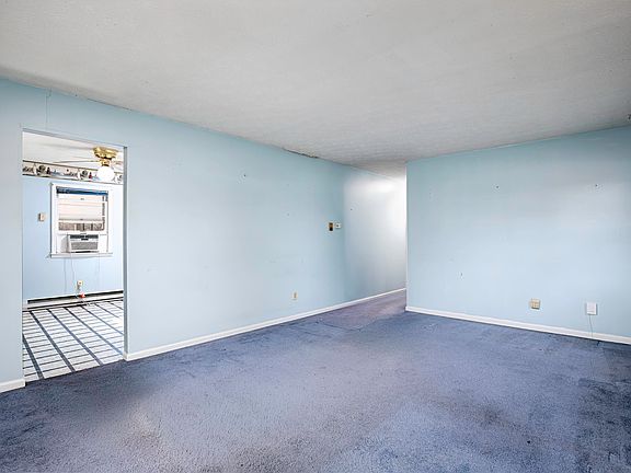 3rd image of 117 Queensway Dr