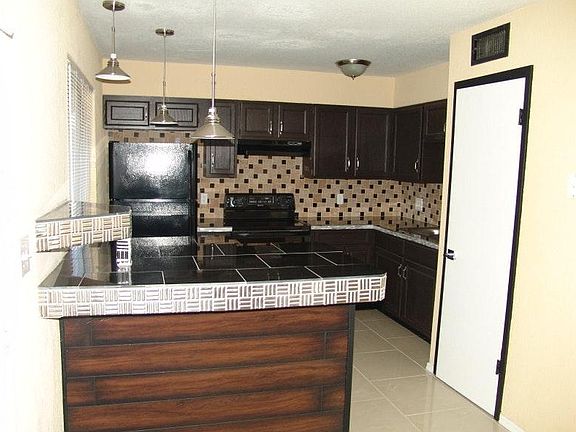 4th image of 317 S Stapley Dr