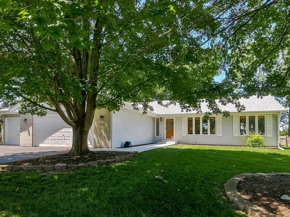 10622 Meadowsweet Ln, Roscoe, IL 61073