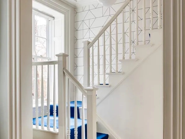 69 Washington Place image 8 of 25