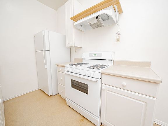 4th image of 5527 Shattuck Ave APT 203