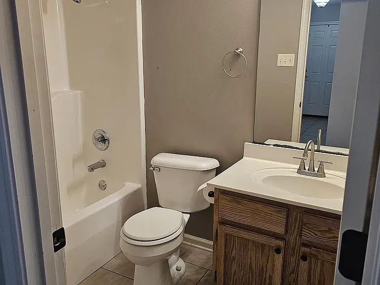 4510 Thompson St — Photo 6