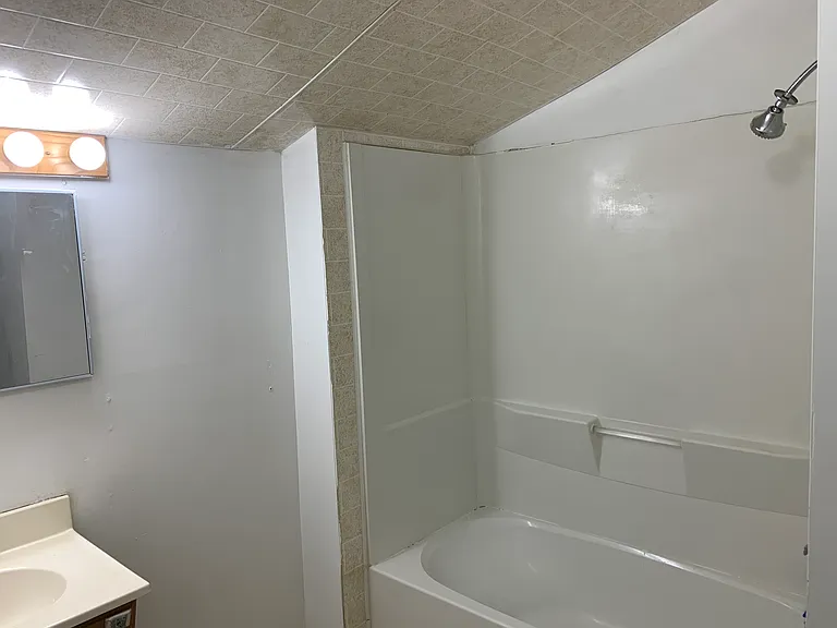 2207 Glen Ct — Photo 8
