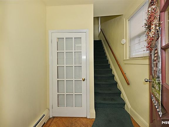 3rd image of 236 Rochelle Ave