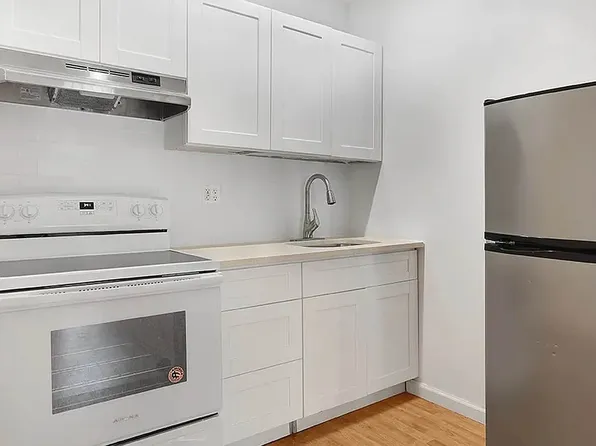 347 Pleasant Avenue image 3 of 5