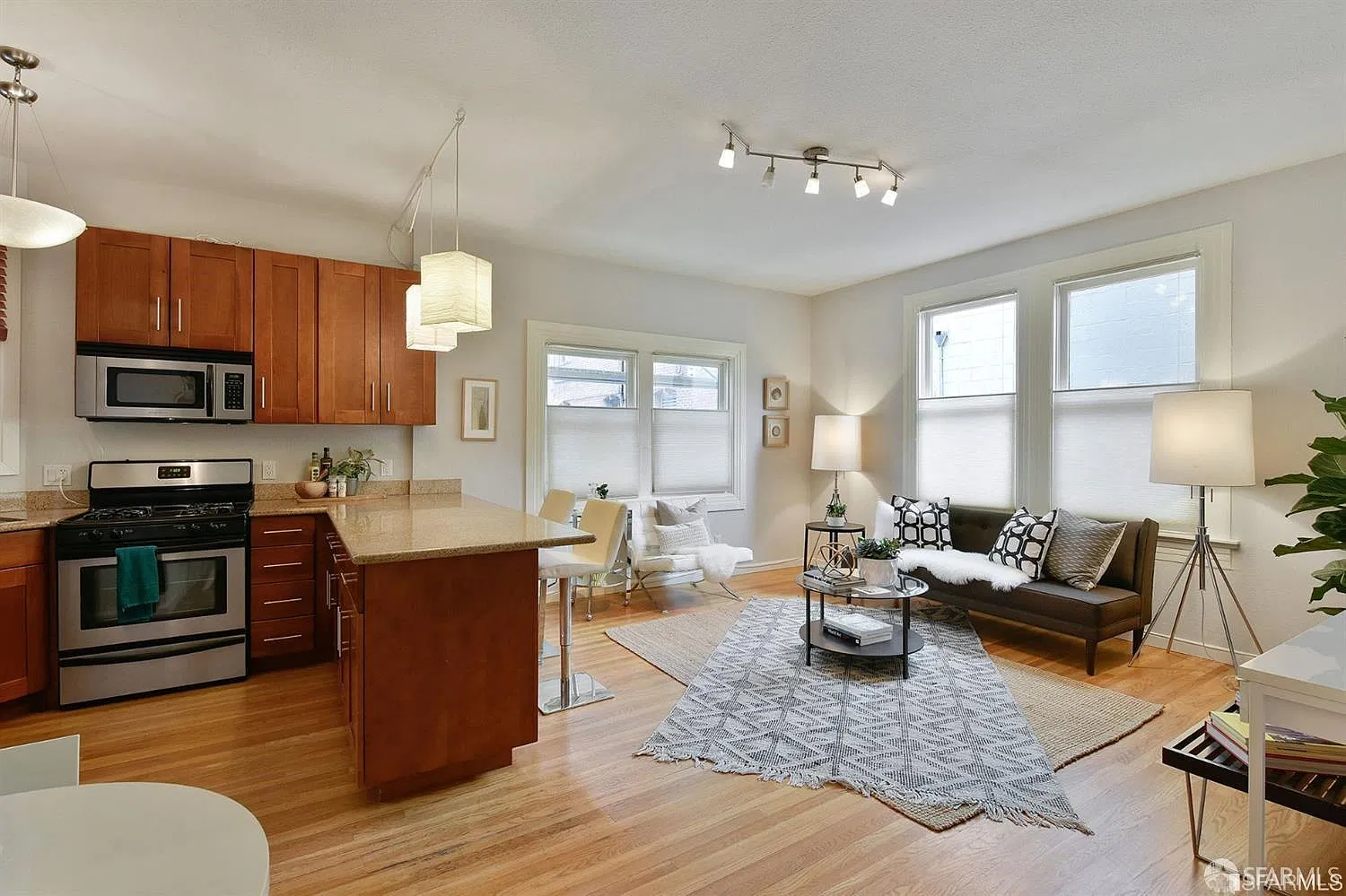 3 bed, 1.0 bath, 836 sqft, $5,500 — Photo 1