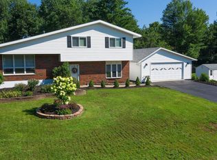 112 Queensboro Manor Rd, Gloversville, NY 12078