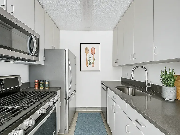 330 W 56th St #5-K — Photo 2