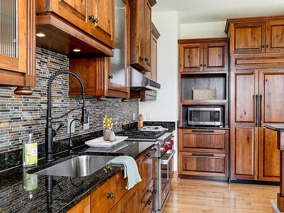 4th image of 1313 N Franklin PLACE #404