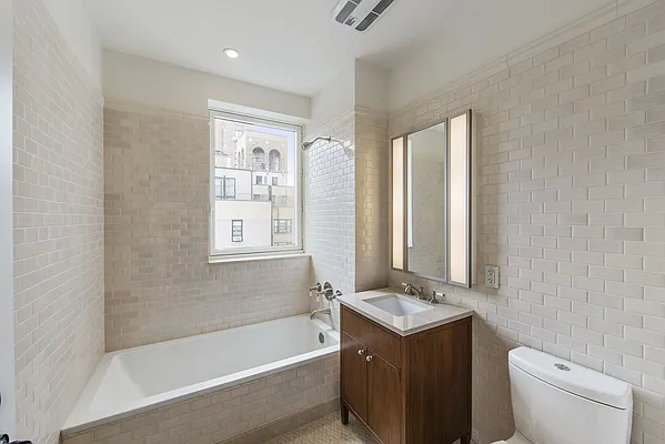 Sold by Nest Seekers International | media 9