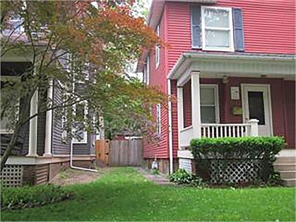 Street view SE access to backyard