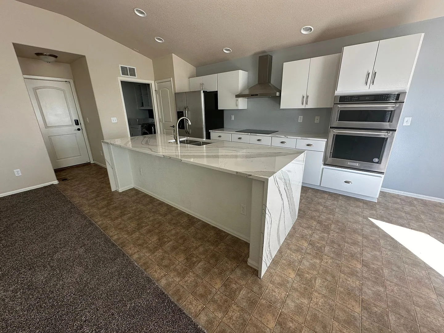 Beautiful Ranch Style Home Close To Fort Carson, Schriever Afb & Peterson Afb — Photo 3
