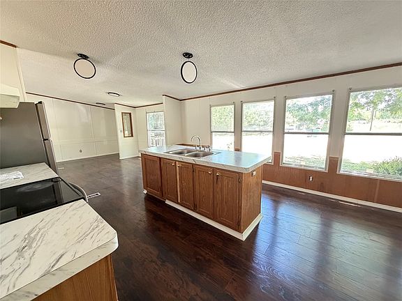 3rd image of 1010 Glen Brook Dr