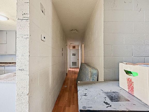 3rd image of 508 S Kenneth Ave
