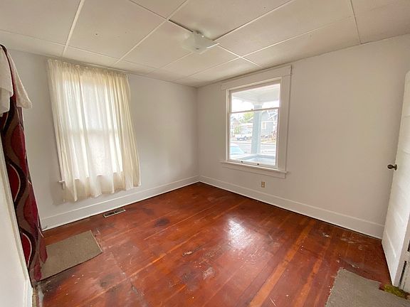 5th image of 326 SE 6th St