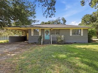 1425 E Collard St, Madisonville, TX 77864