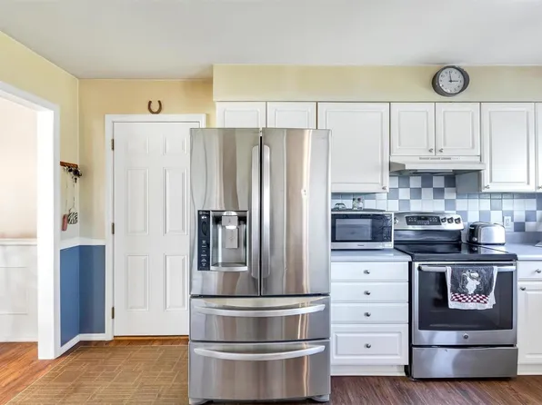 88 W Lakeview Dr, De Soto, MO 63020