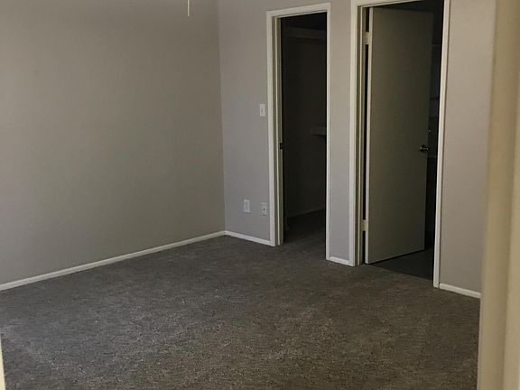 Master Bedroom / Doors are for Bathroom & Walkin Closet