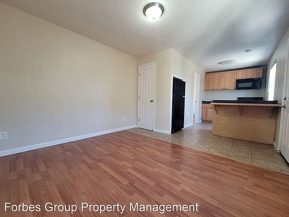 5th image of 1425B Douglas St