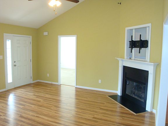 Living Rm w/ Cathedral Ceil