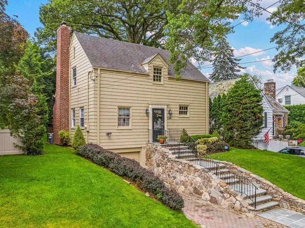 128 Park Avenue, Manhasset, NY 11030