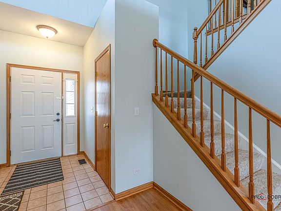 5th image of 83 E Haines Dr