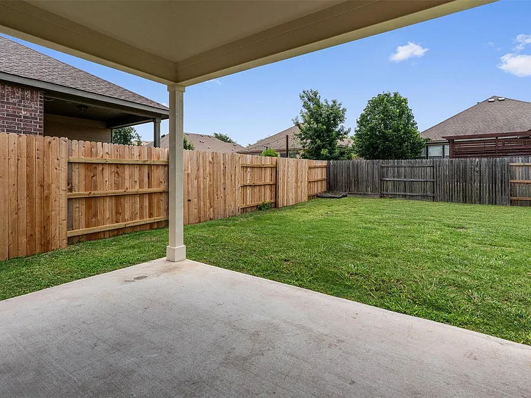 3021 Angelina Ct — Photo 31