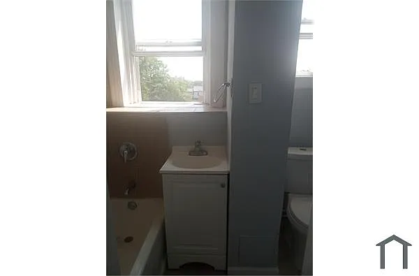 Building Photo - 300 Watchung Ave #12