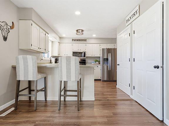 3rd image of 112 S Cottage Ave