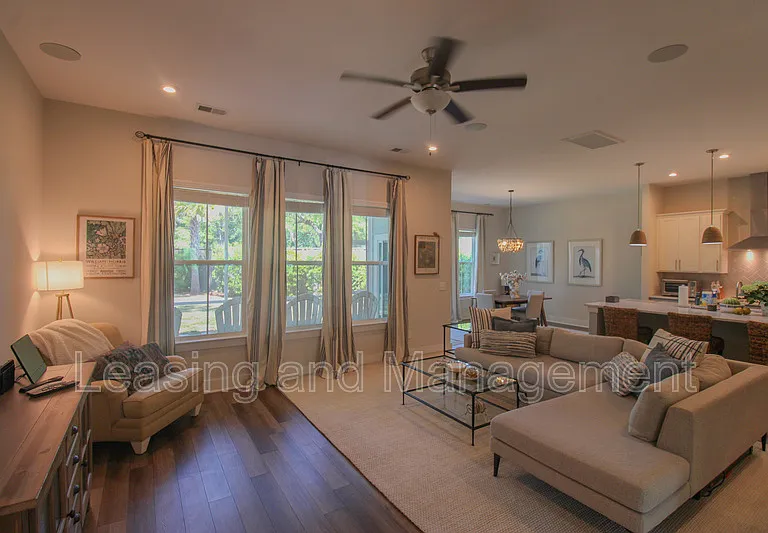 2352 Lantern St — Photo 4