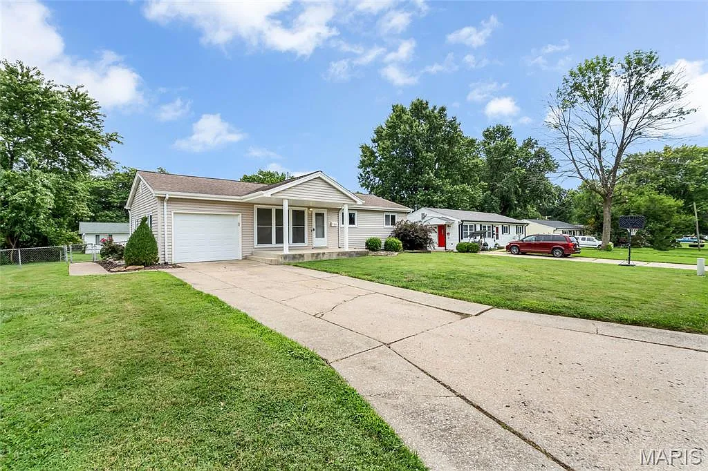 3 bed, 2.0 bath, 1562 sqft, $2,200 — Photo 3