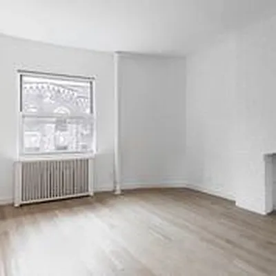 Rented by R New York | media 32