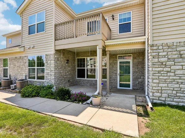 N17W26422 Meadowgrass CIRCLE #E, Pewaukee, WI 53072