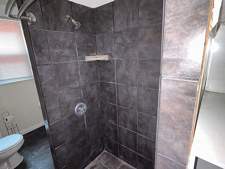 52 Rowley St — Photo 7