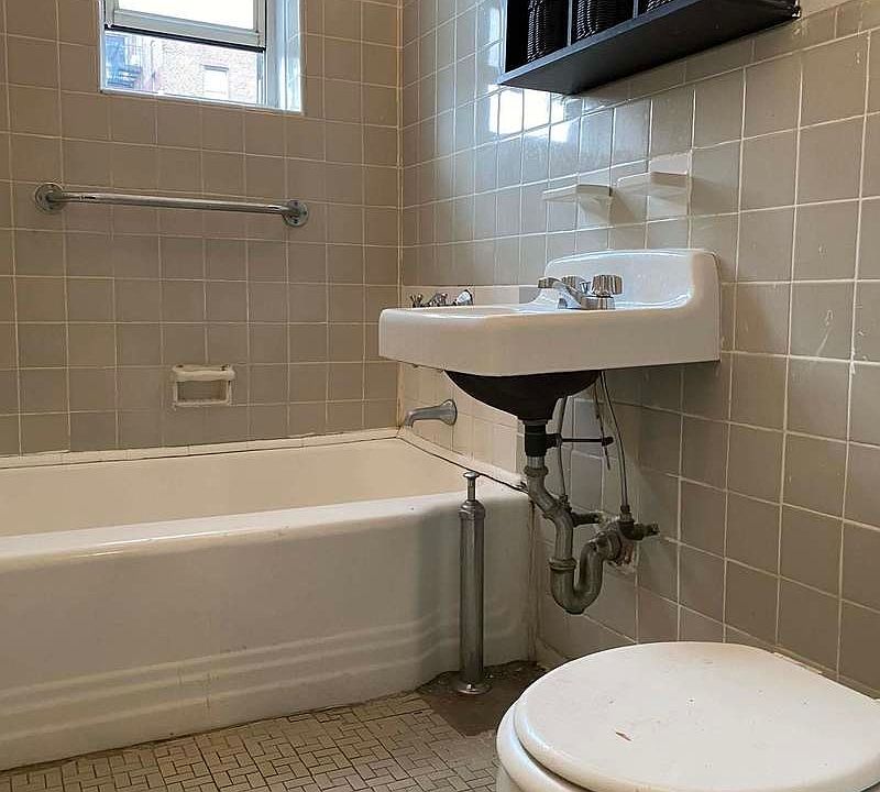 2nd image of 1865 Ocean Ave #2K