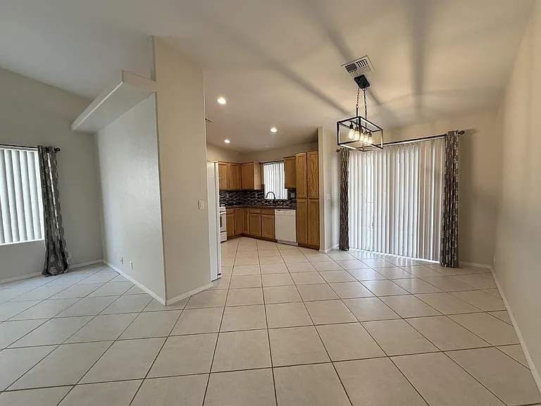 4408 S Caitlan Ave — Photo 8