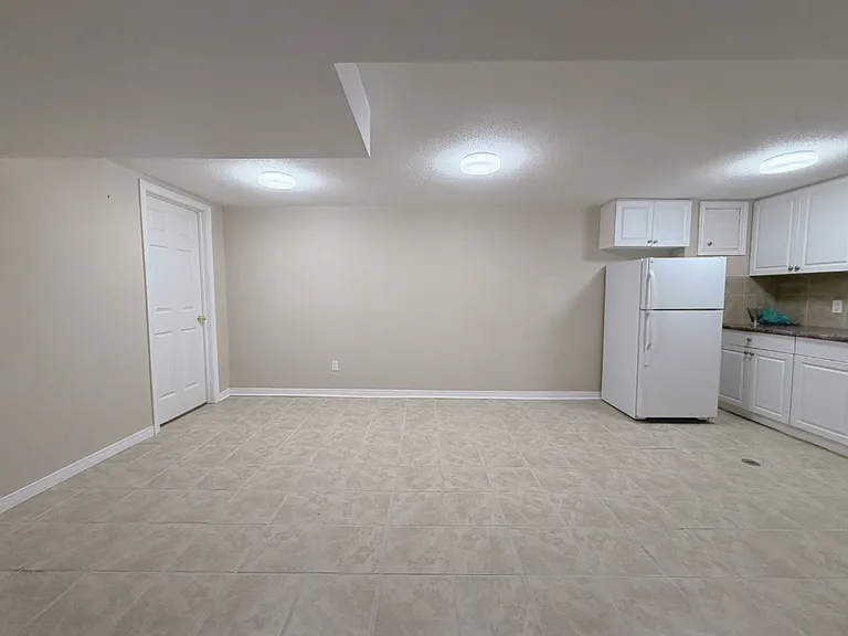 841 Garth St #2 — Photo 13