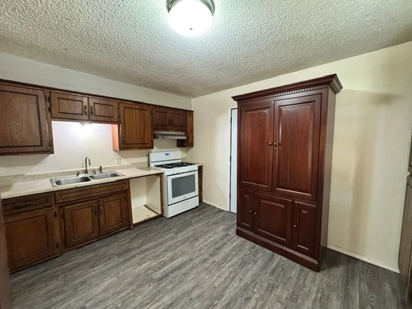 3 bed 1 bath in Okc! New Bathroom, move in ready — Photo 3