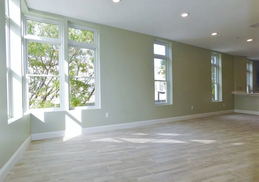 10 Roxbury — Photo 4