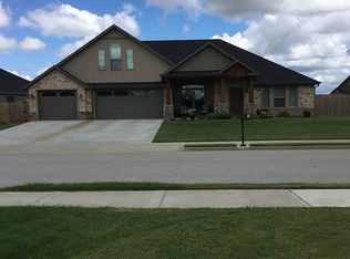 1372 Shook Dr, Cave Springs, AR 72718