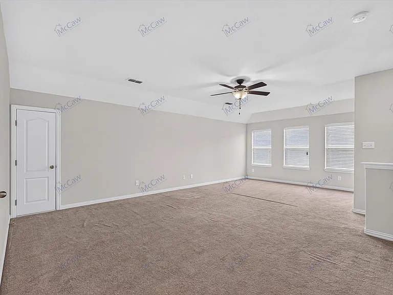 1314 Torrington Ln — Photo 9