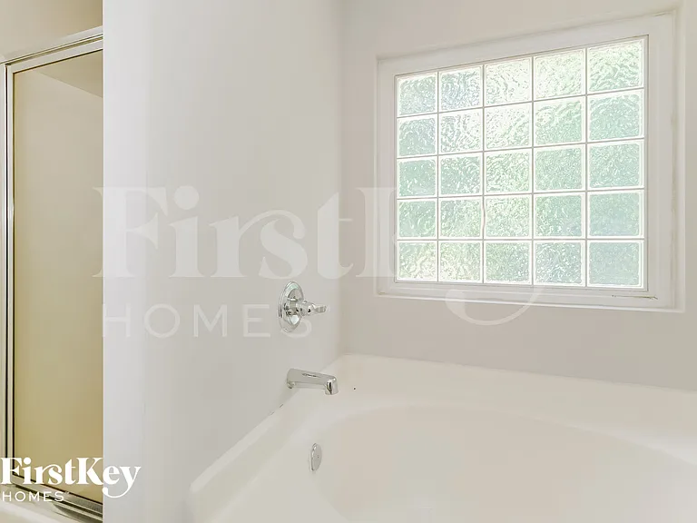 1716 Northside Dr — Photo 11