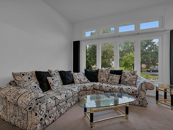 4th image of 438 Aristocrat Dr