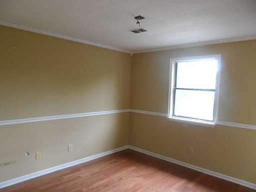 5th image of 1195 Realm Ln