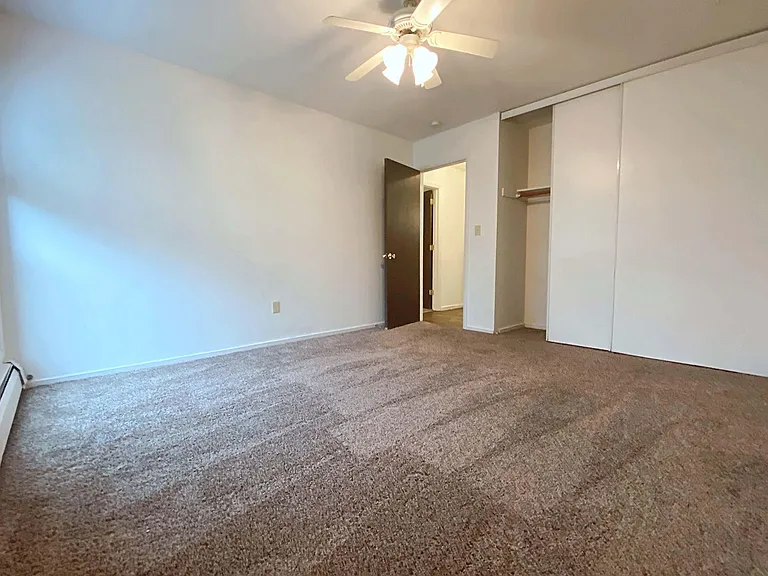Holiday Acres Apartments — Photo 50