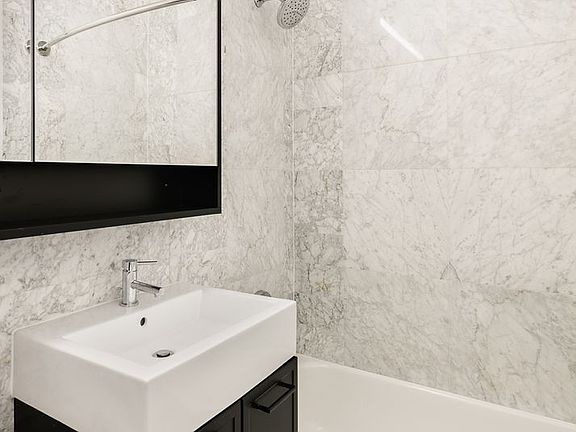 3rd image of 67 Wall St APT 13H
