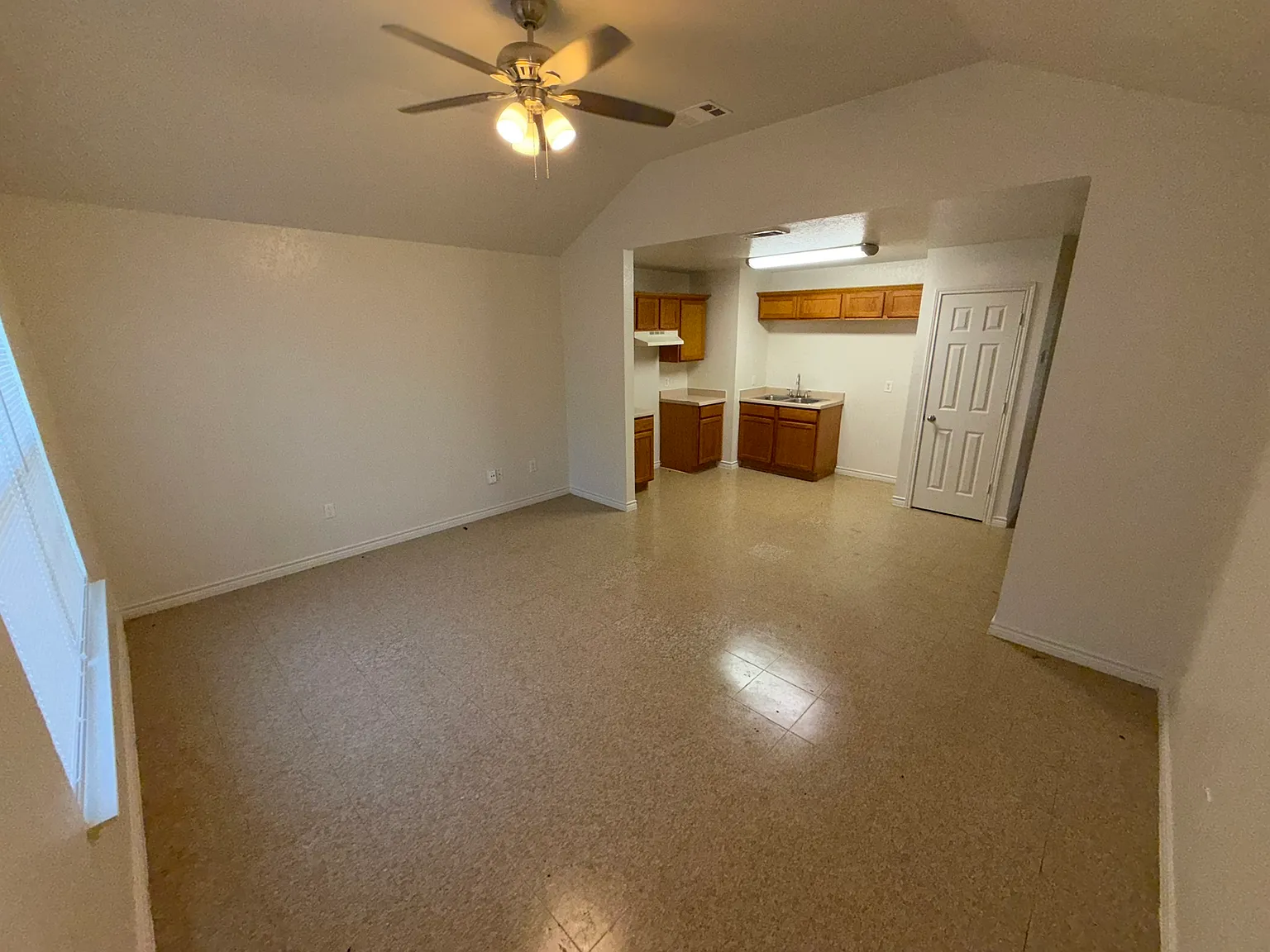 1 bed, 560 sqft, $550 — Photo 4