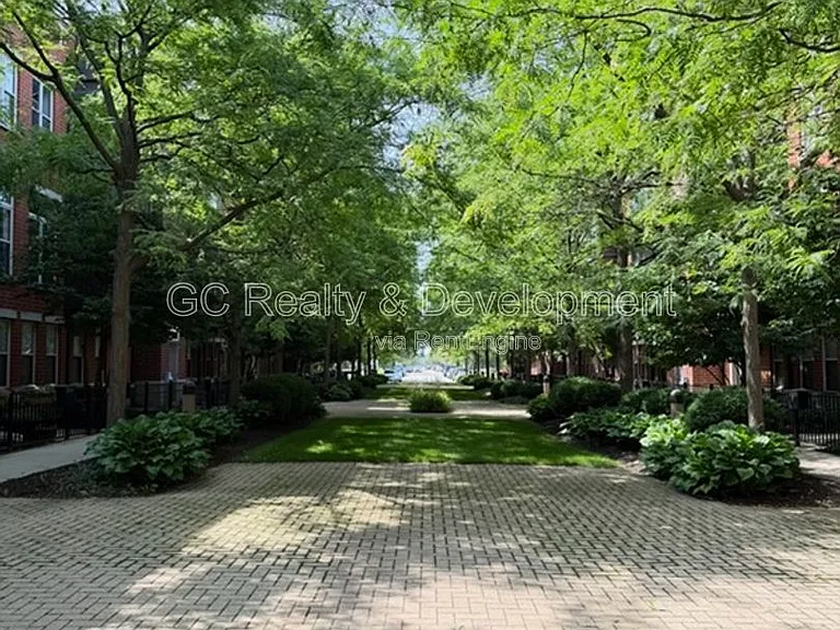 2503 S Calumet Ave — Photo 26
