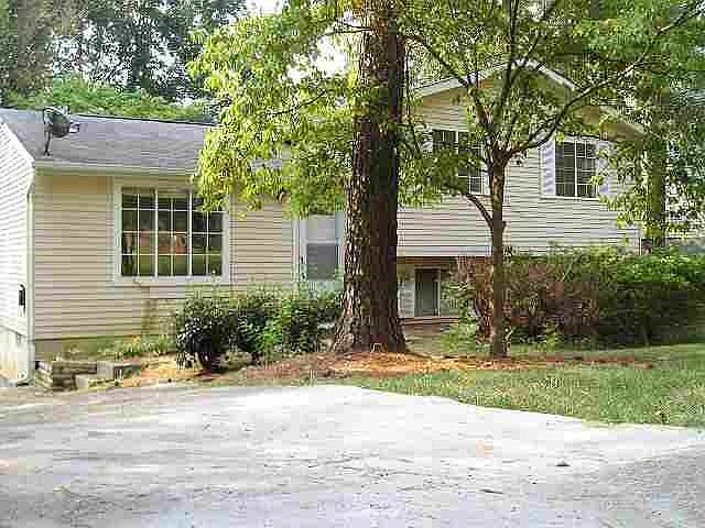 1BR/1BA apartment in the basement