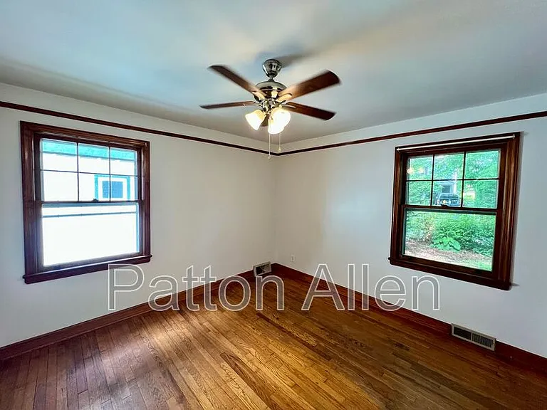 29 Evergreen Ave — Photo 20